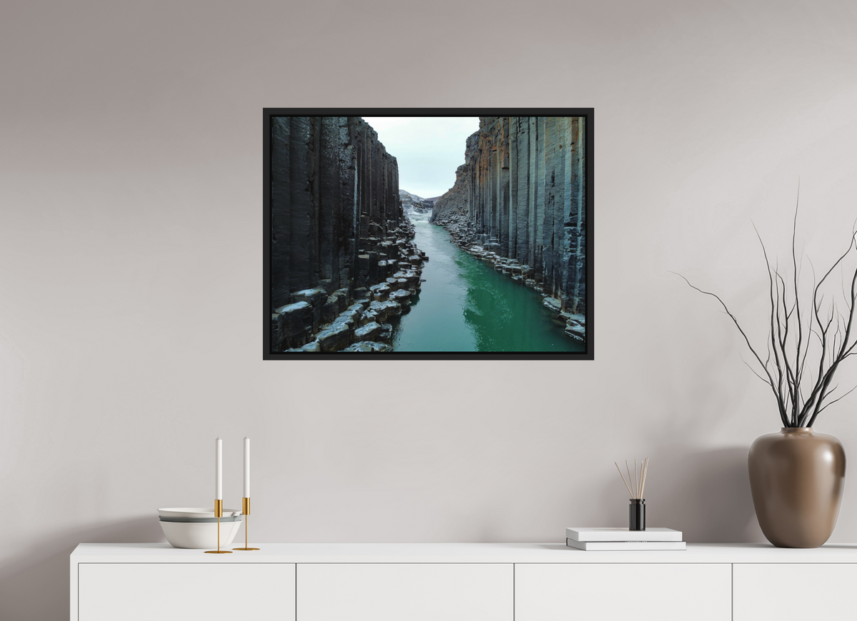 80 x 60 cm, Caisse américaine alu dibond Into the Canyon — Iceland