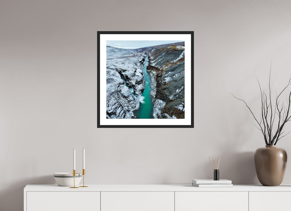 60 x 60 cm, Cadre avec passe partout Between Two Seasons — Iceland