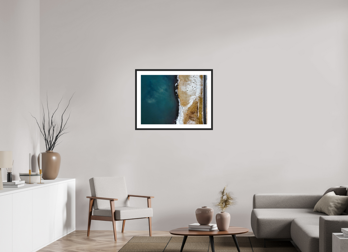80 x 60 cm, Cadre avec passe partout Between Land & Sea — Iceland