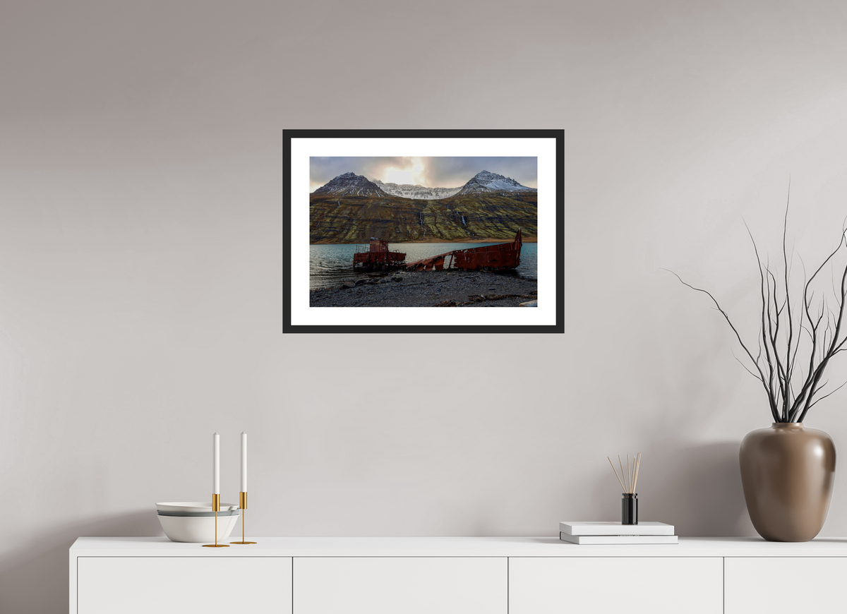 60 x 40 cm, Cadre avec passe partout Stranded in the fjord