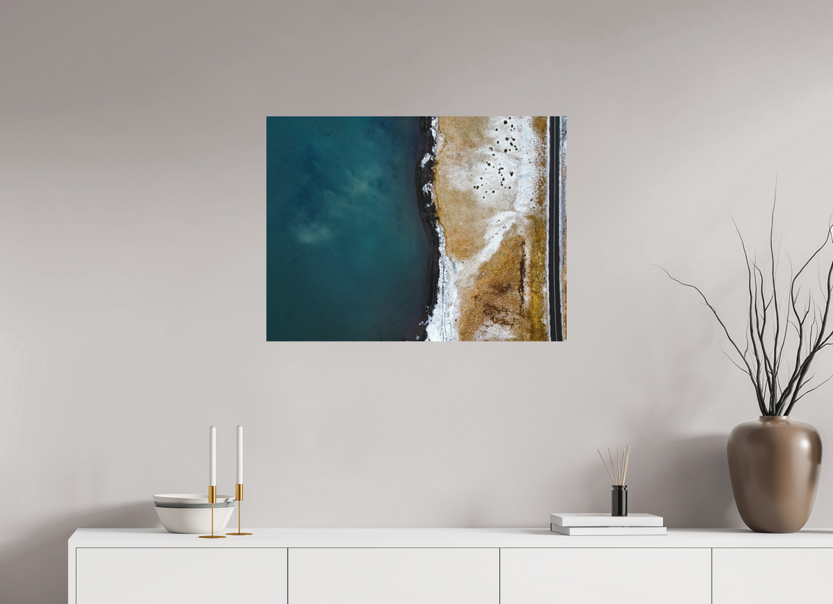 80 x 60 cm, Tirage photo mat Between Land & Sea — Iceland